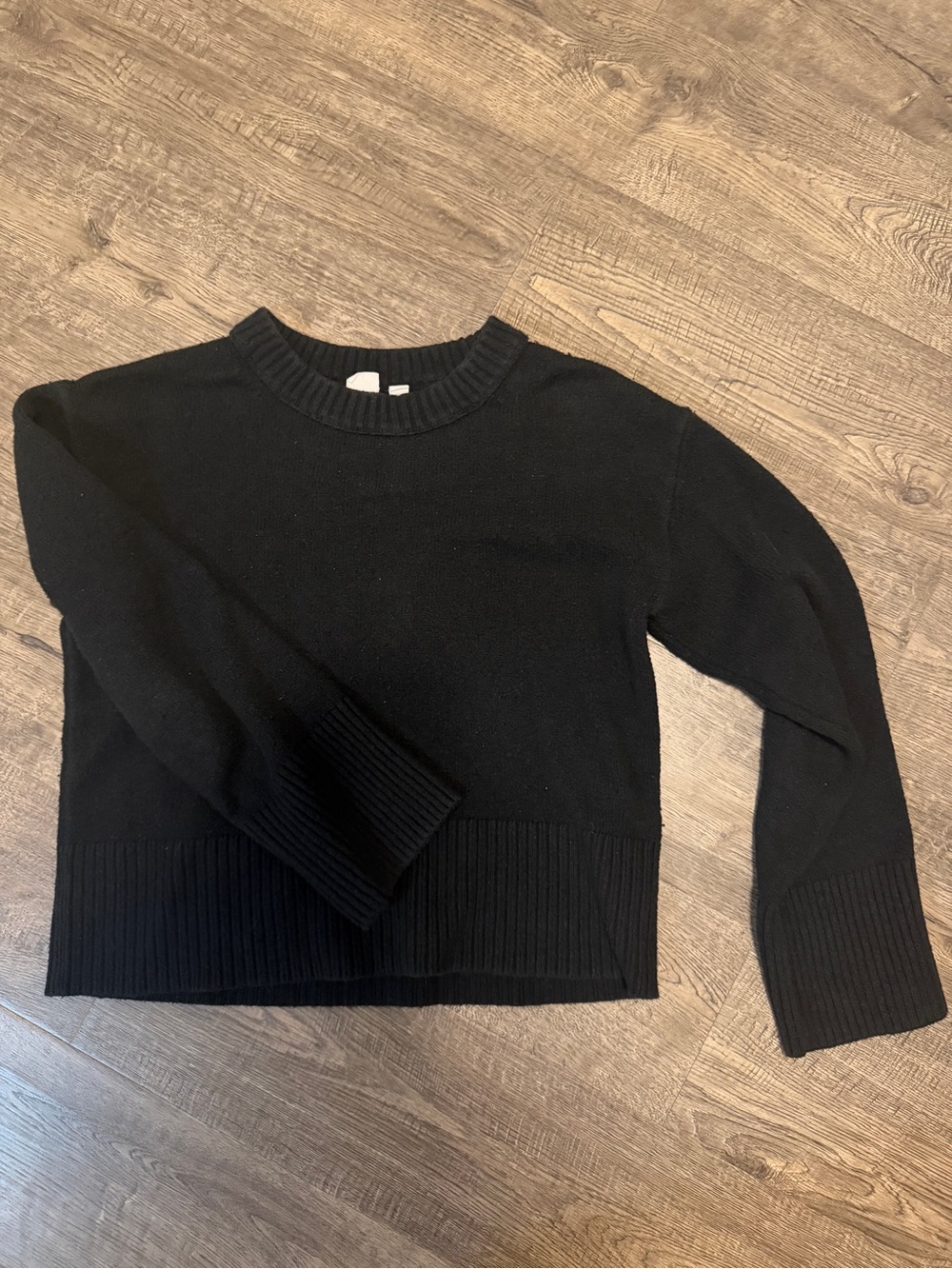 GAP Black Crewneck Sweater - Women's
